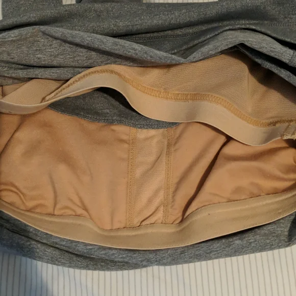 Lululemon tank size 8 - Picture 5 of 6